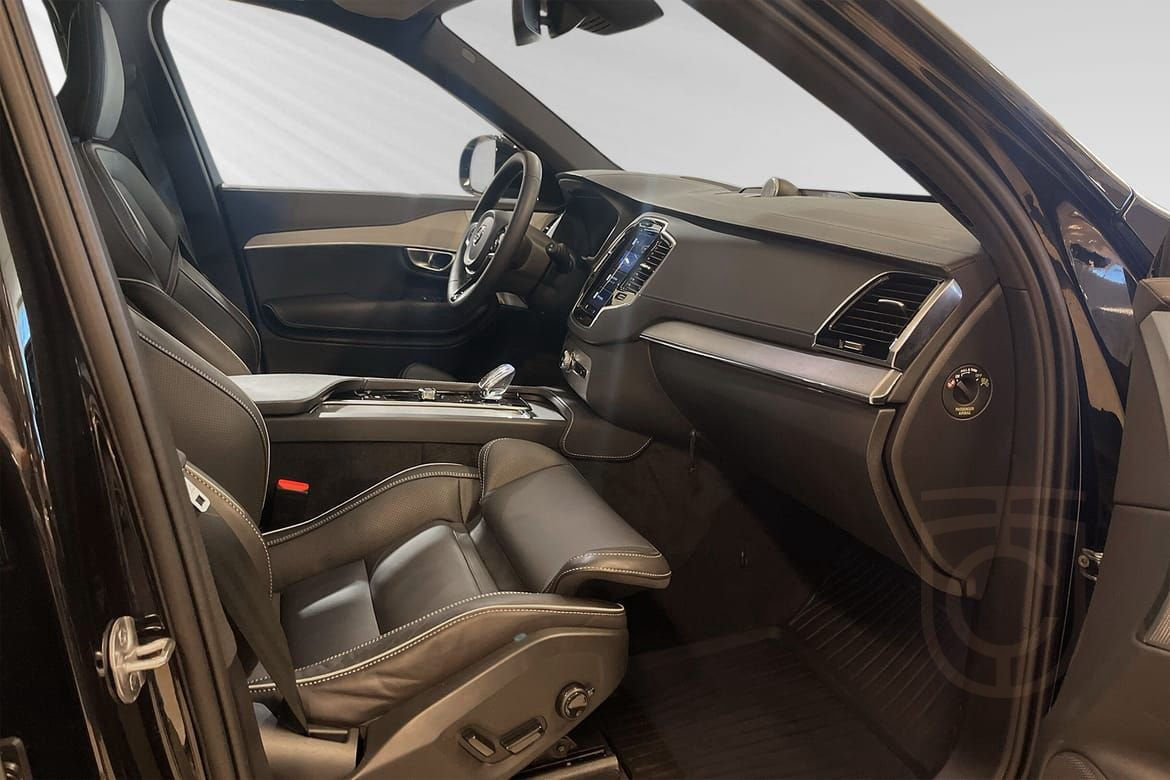 Volvo XC90 Recharge T8 Ultimate Dark Edition