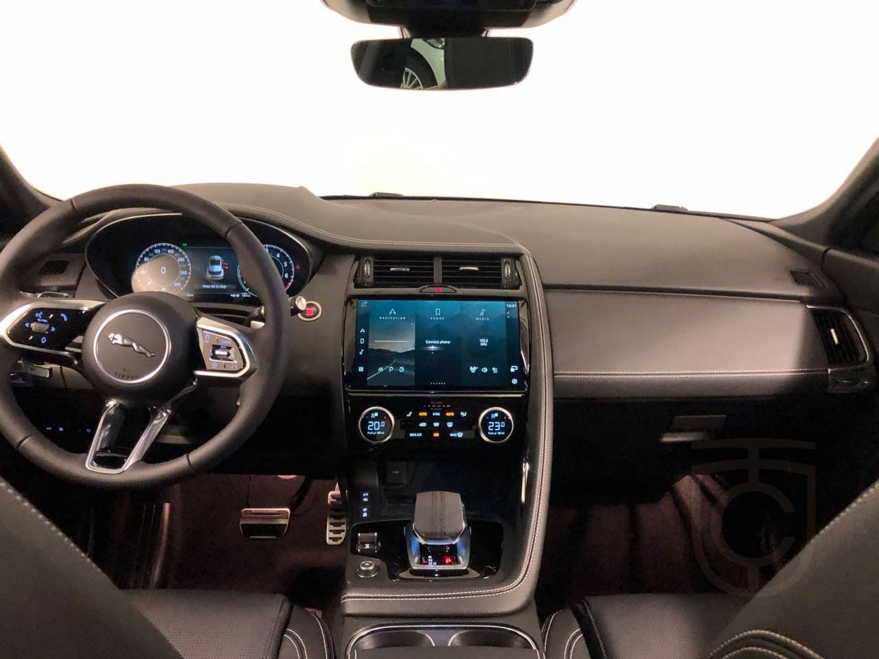 Jaguar E-Pace P300e