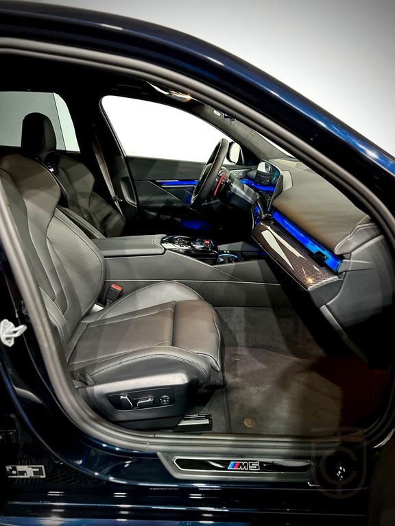 BMW M5 / Ultimate Paket/Keramik Brake/Carbon/stock