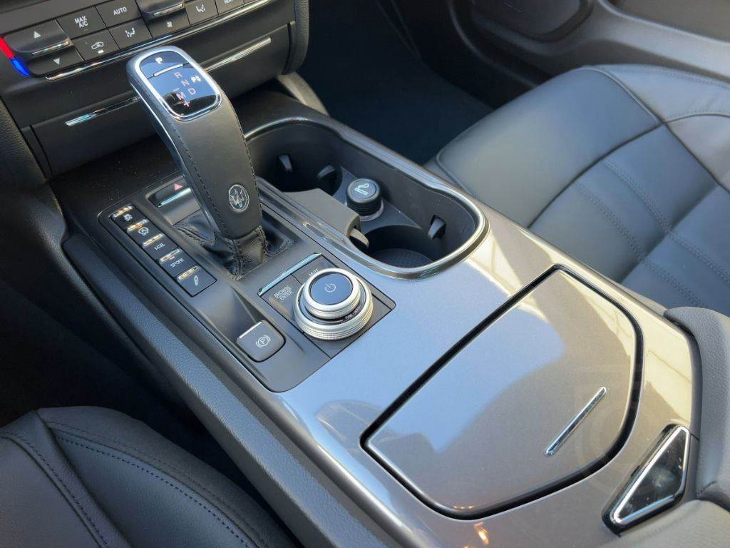 Maserati Ghibli MODENA 430PS AWD Bianco&Nero /Wow Effekt