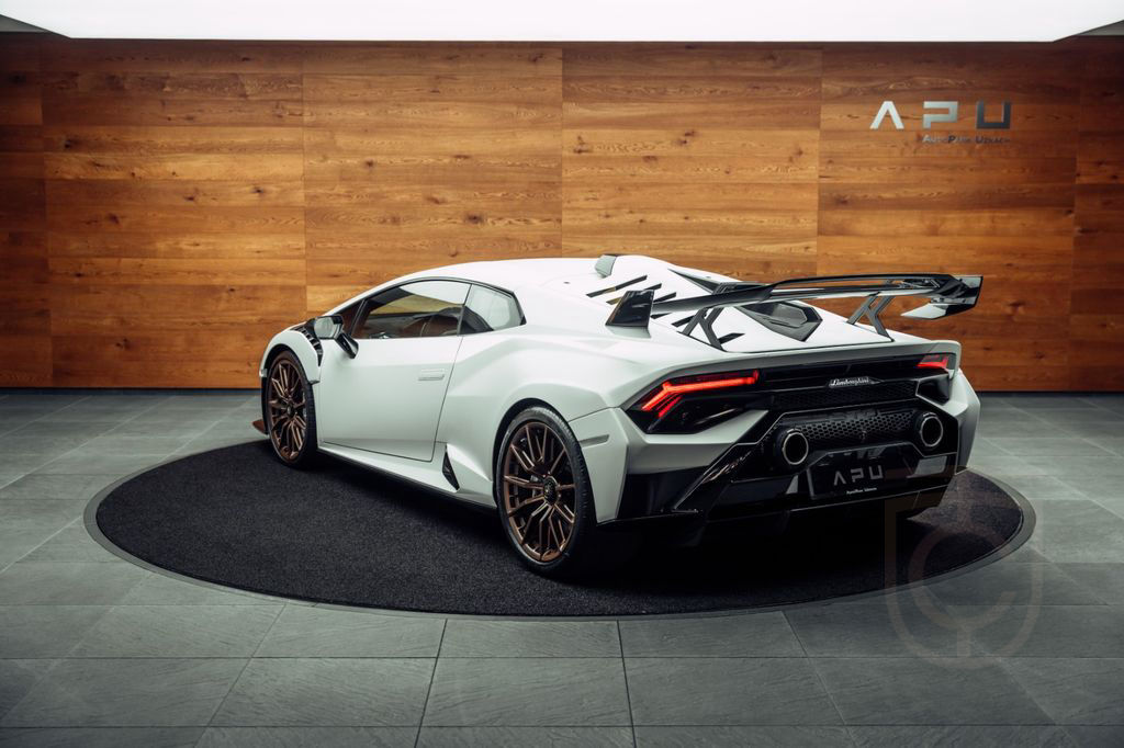 Lamborghini Huracán STO