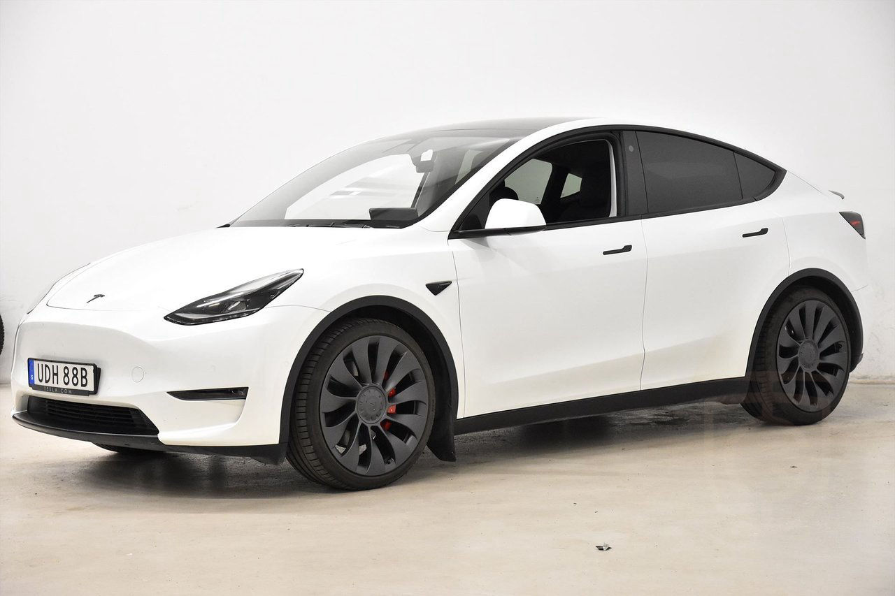 Tesla Model Y Performance AWD Pano