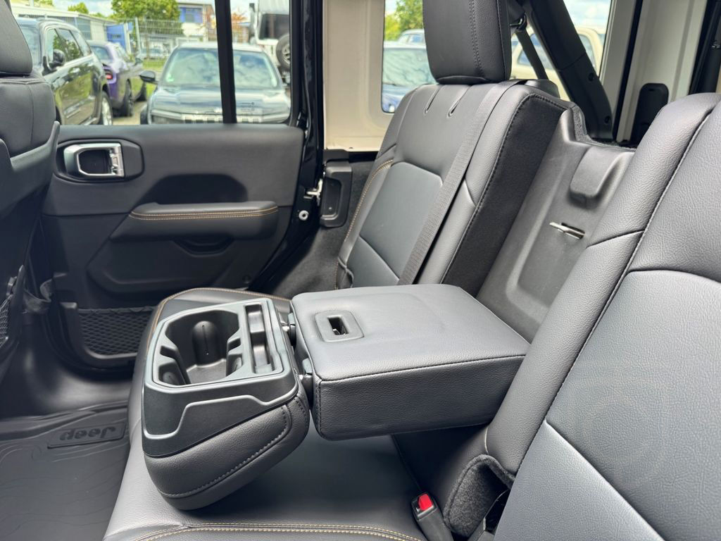 Jeep Wrangler 2.0 Unlim. Sahara Umbau SKY One Touch H