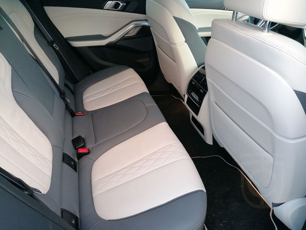 BMW X6 M60i xDrive M Sportpaket Pro HuD AHK Carbon
