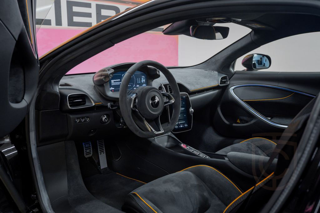 McLaren ARTURA COUPE STOCK LIKE NEW PERFECT CONDITION