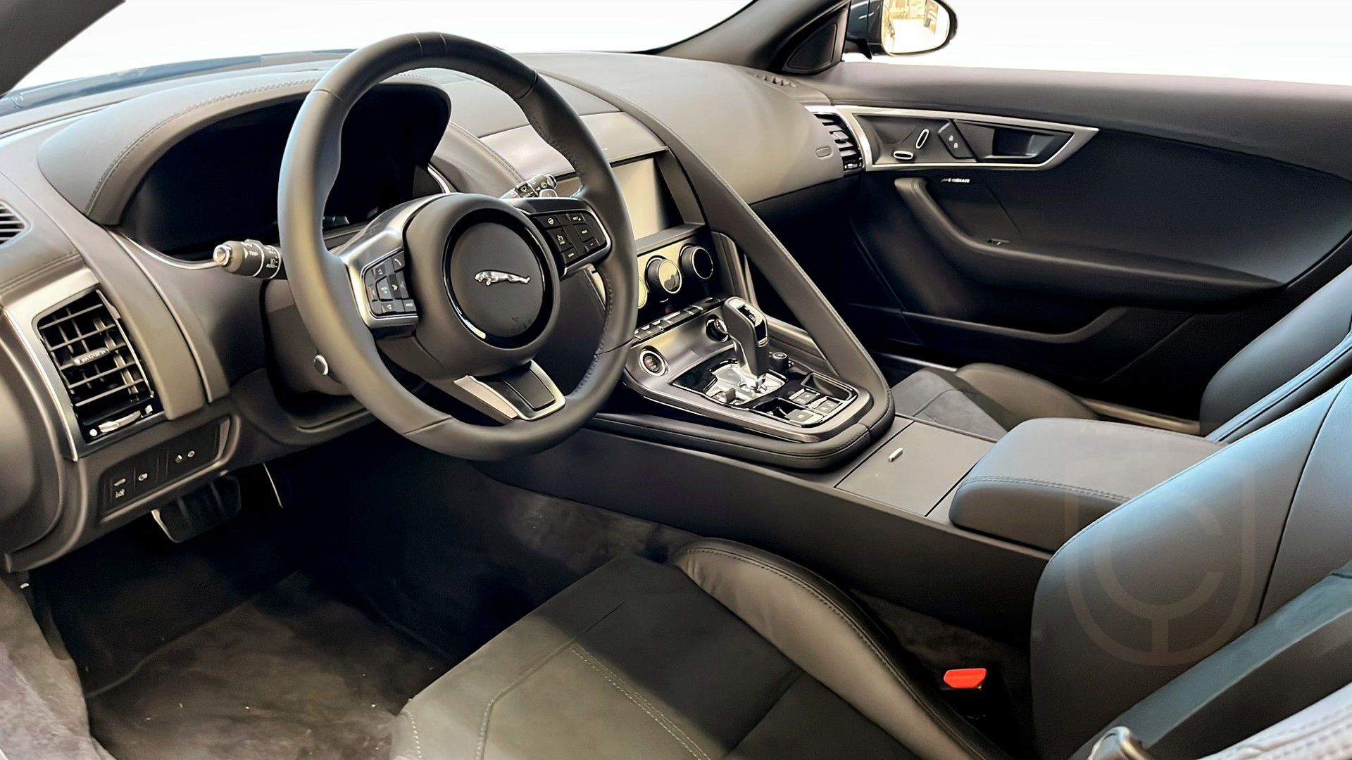 Jaguar F-Type P300