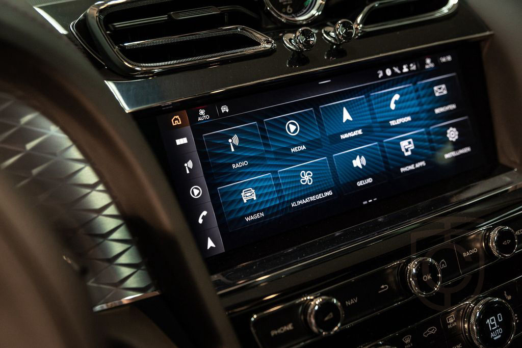 Bentley Bentayga V8 Azure EWB |First Edition|Black Line|
