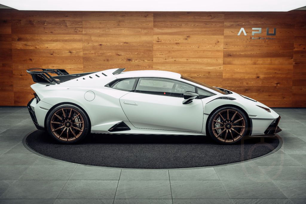 Lamborghini Huracán STO