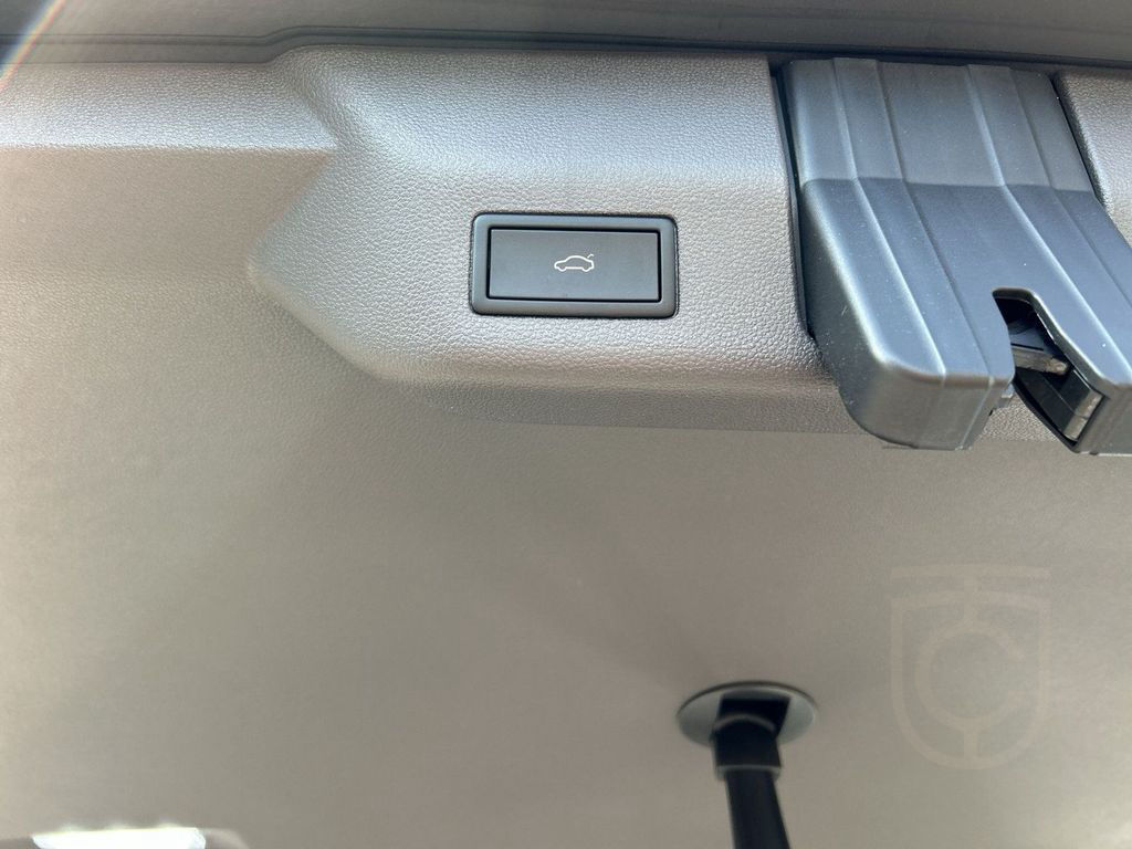 Volkswagen Multivan Style 2.0TDI (UPE78,500)LED+Keyl+Pano+L