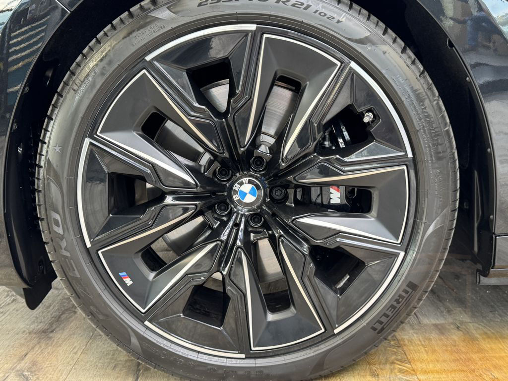 BMW M760 e xDrive Pro Executive Lounge Massage/Lüft.