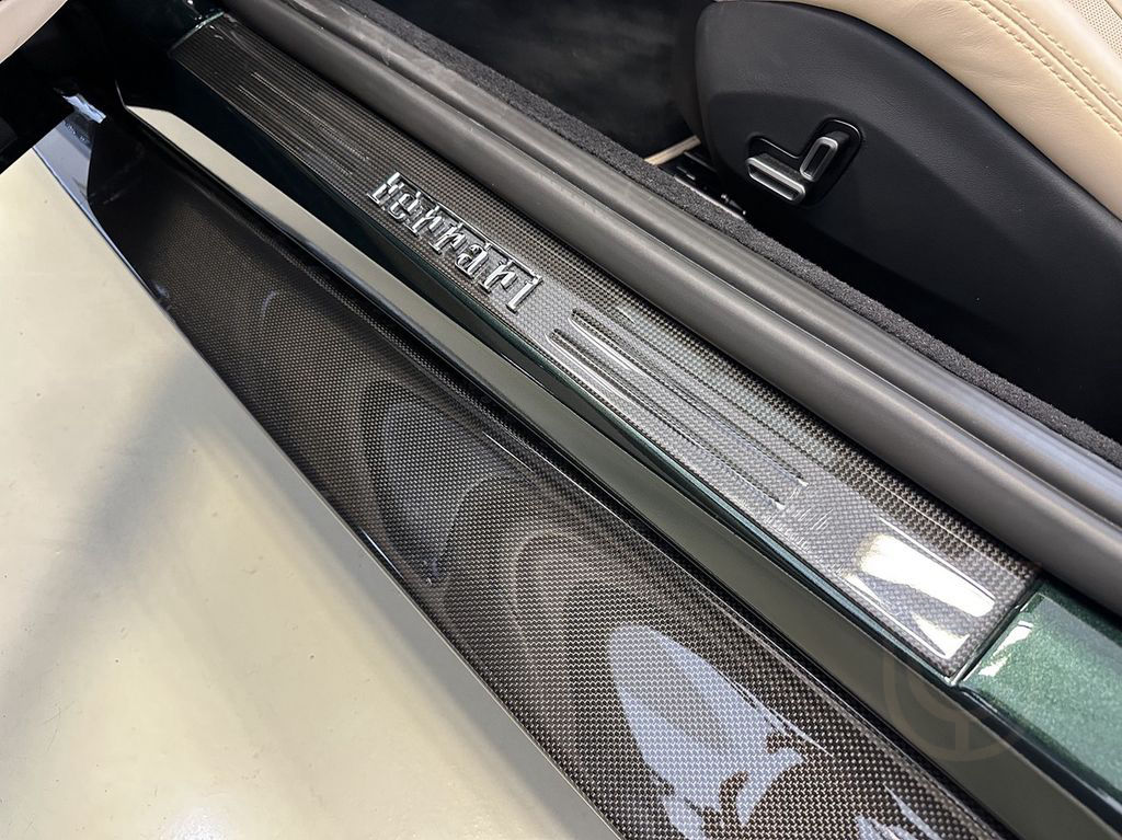 Ferrari Roma Spider Green/Beige Carbon 360° JBL