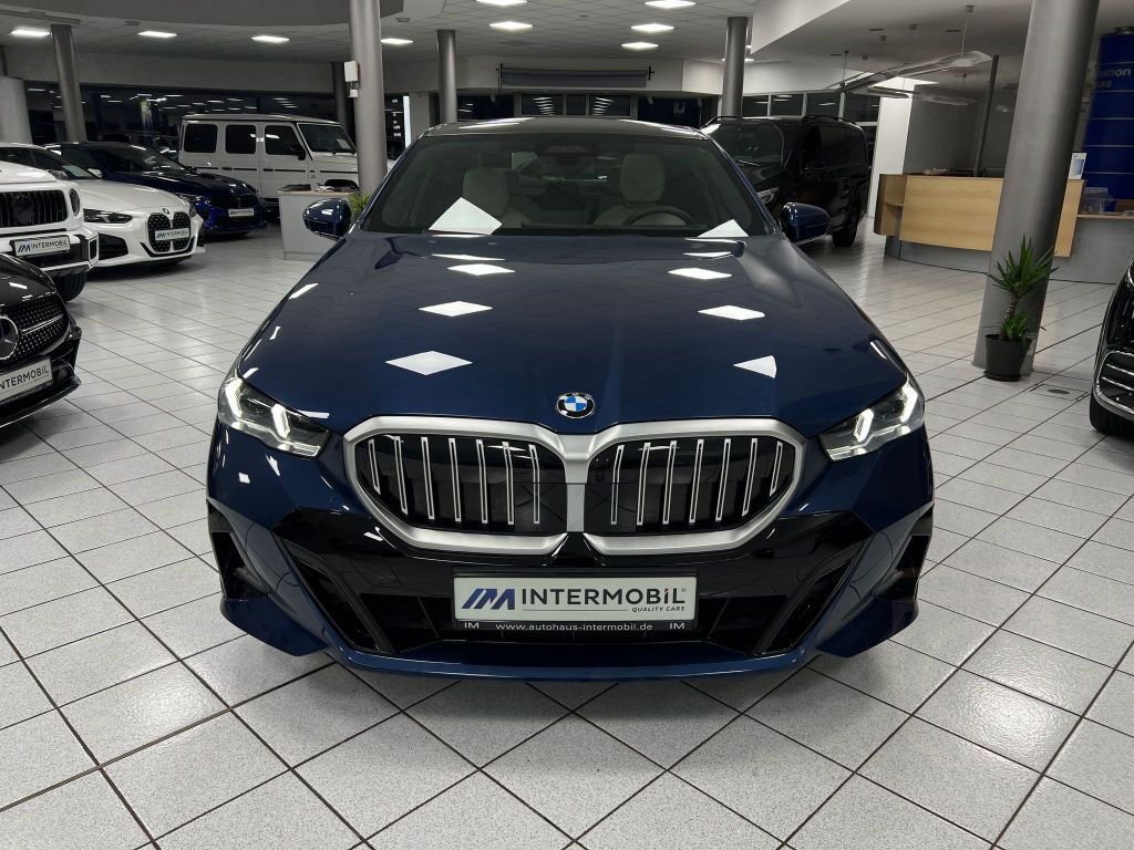 BMW 540 d xDrive M-Sport*HUD*PANO*B&W*KEYL*AHK*360°