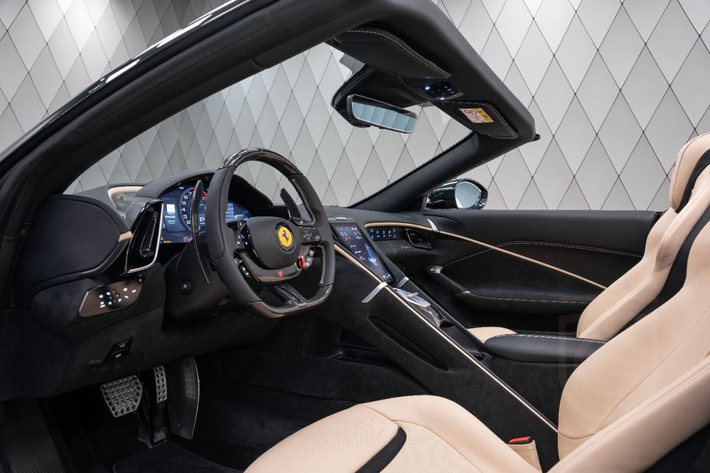 Ferrari Roma Spider 2025 GREEN/BEIGE MAGNERIDE