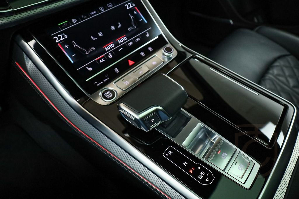 Audi Q8 60 TFSIe quattro S-LINE*PANO*AHK*HUD*LEDER*HD