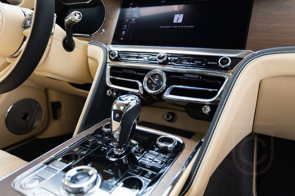 Bentley Flying Spur Azure V8