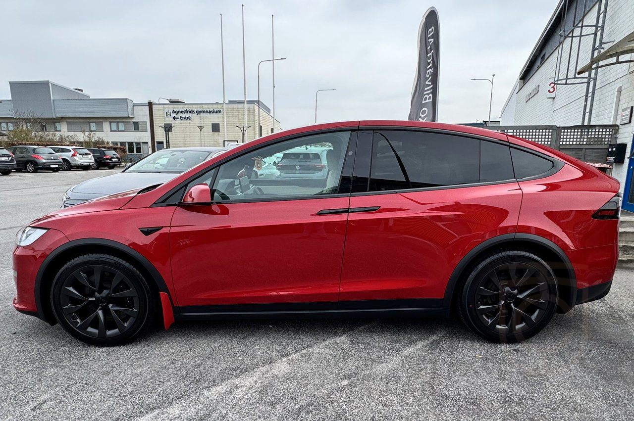 Tesla Model X PLAID