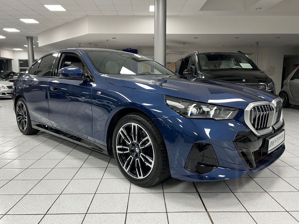 BMW 540 d xDrive M-Sport*HUD*PANO*B&W*KEYL*AHK*360°