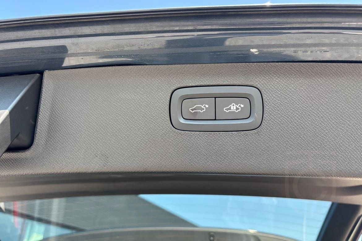 Volvo XC90 Recharge T8 Ultimate Dark