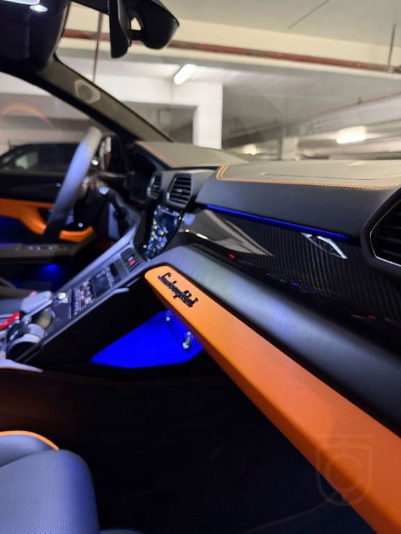 Lamborghini Urus S Pano 23" 3D B & O Carbon Style Massage
