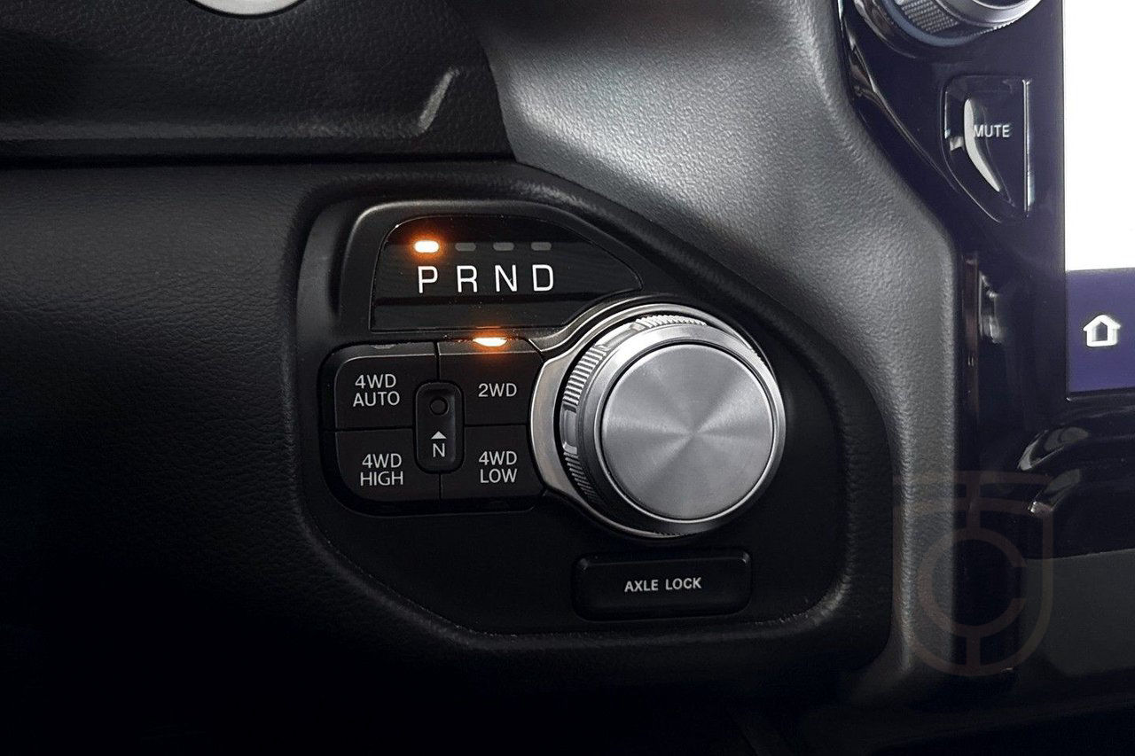 Dodge RAM 1500 V8 HEMI 4x4 LARAMIE NIGHT PANO