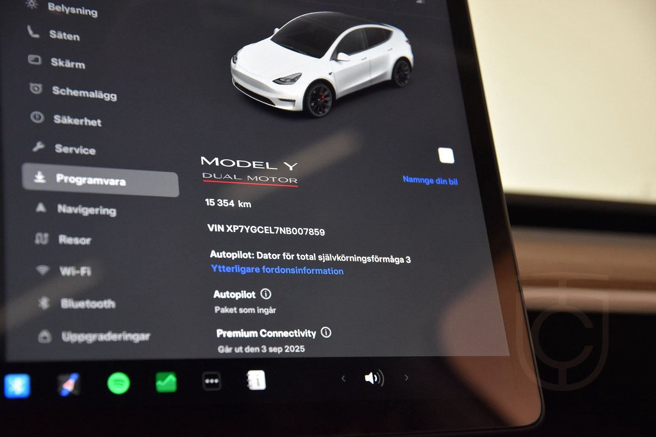 Tesla Model Y Performance AWD Pano