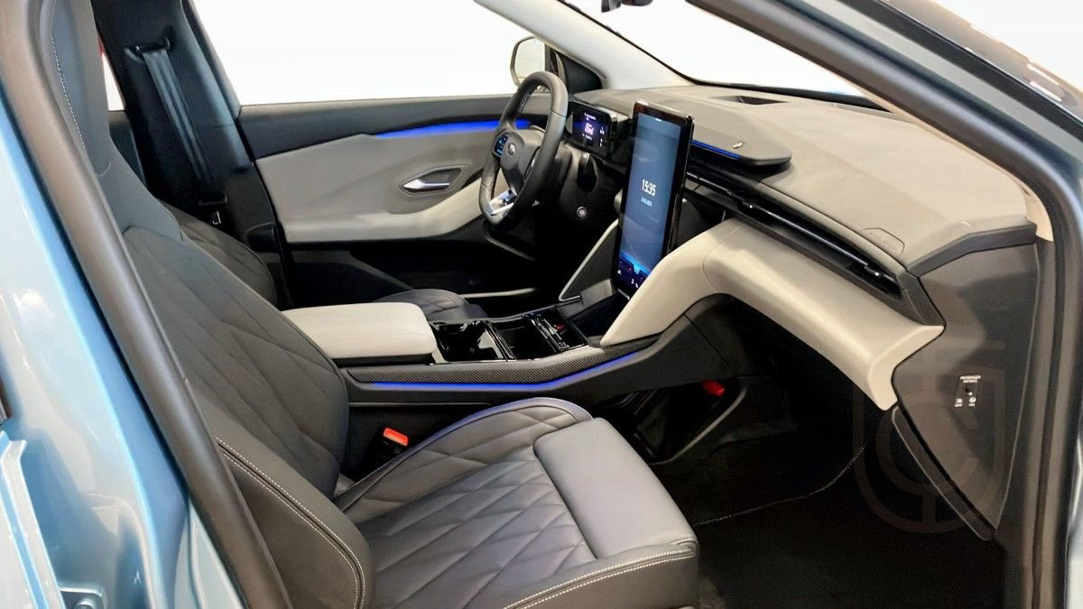 Ford Explorer PREMIUM LONG RANGE AWD