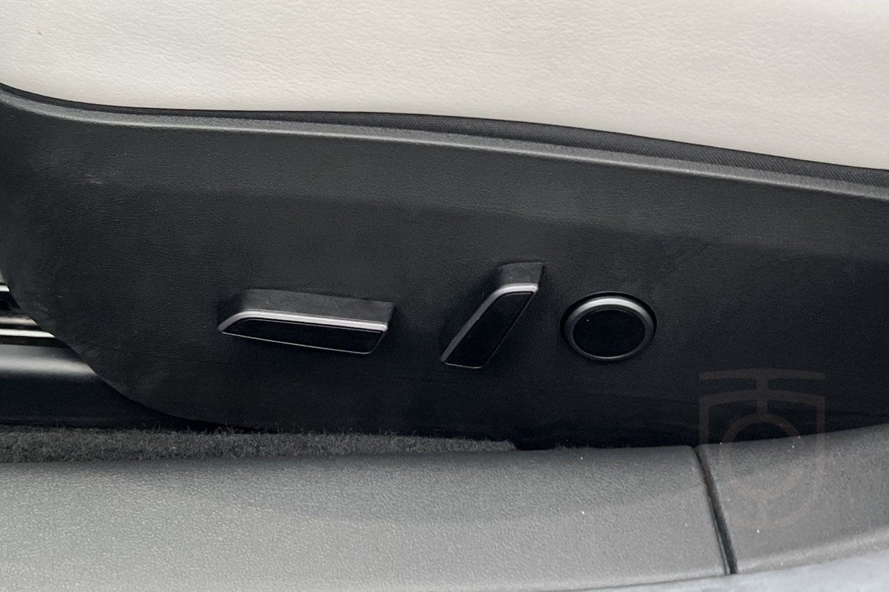 Tesla Model 3 Long Range AWD Autopilot Ljus