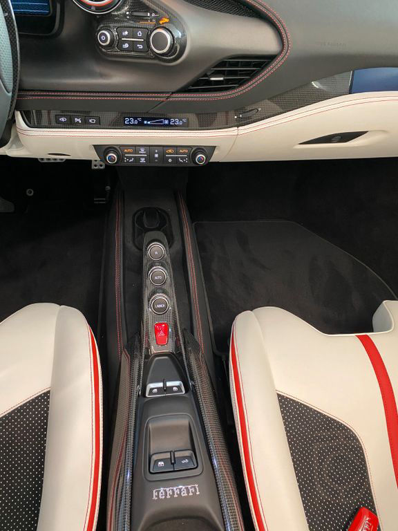 Ferrari F8 Spider *LIFT*Carbon*P-Display*Surround View