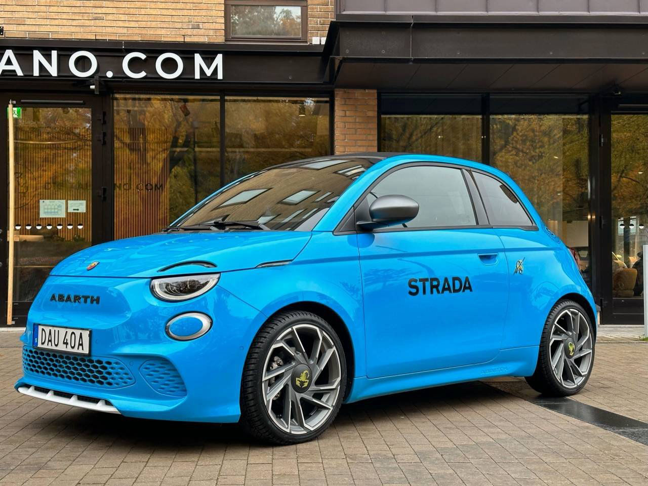 Abarth 500 e Cabrio Scorpionissima