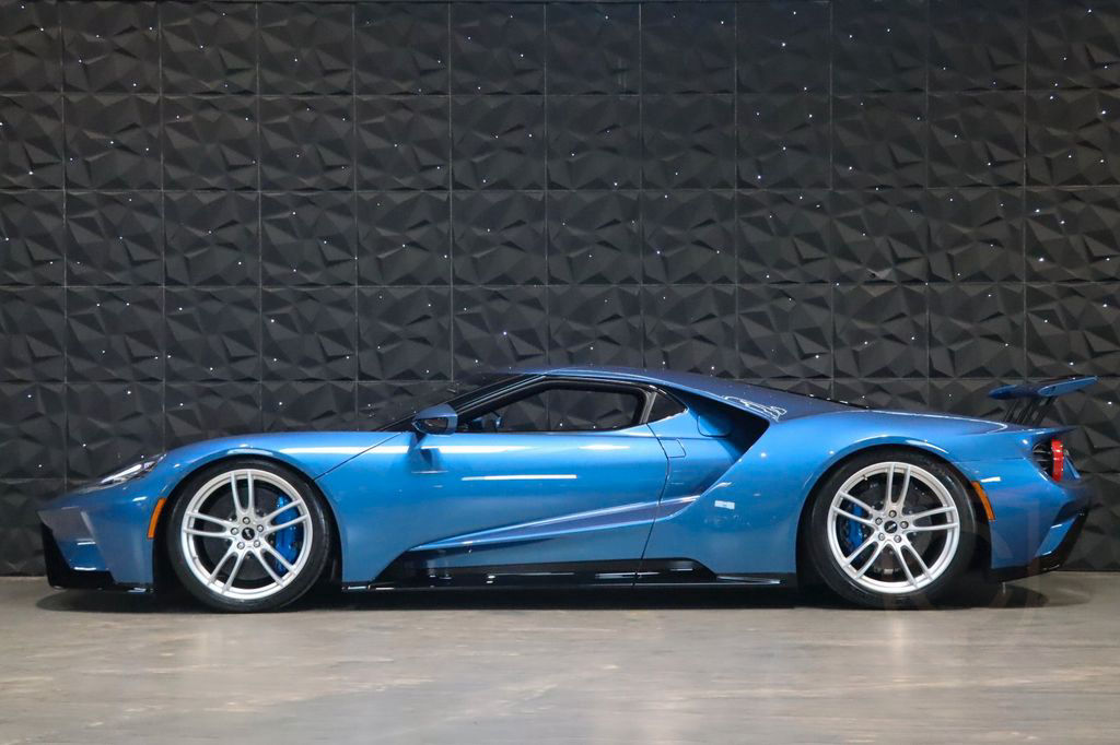 Ford GT - Blue Liquid - Carbon - Camera - Like New