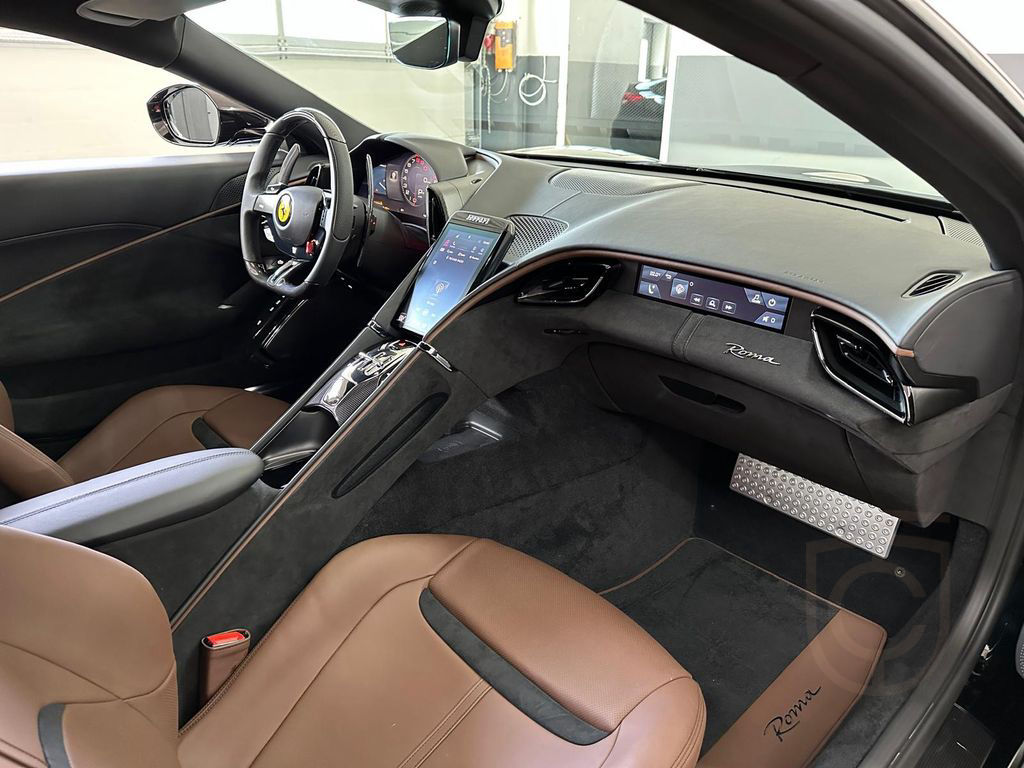 Ferrari Roma Lift + Carbon + Leder braun + LED