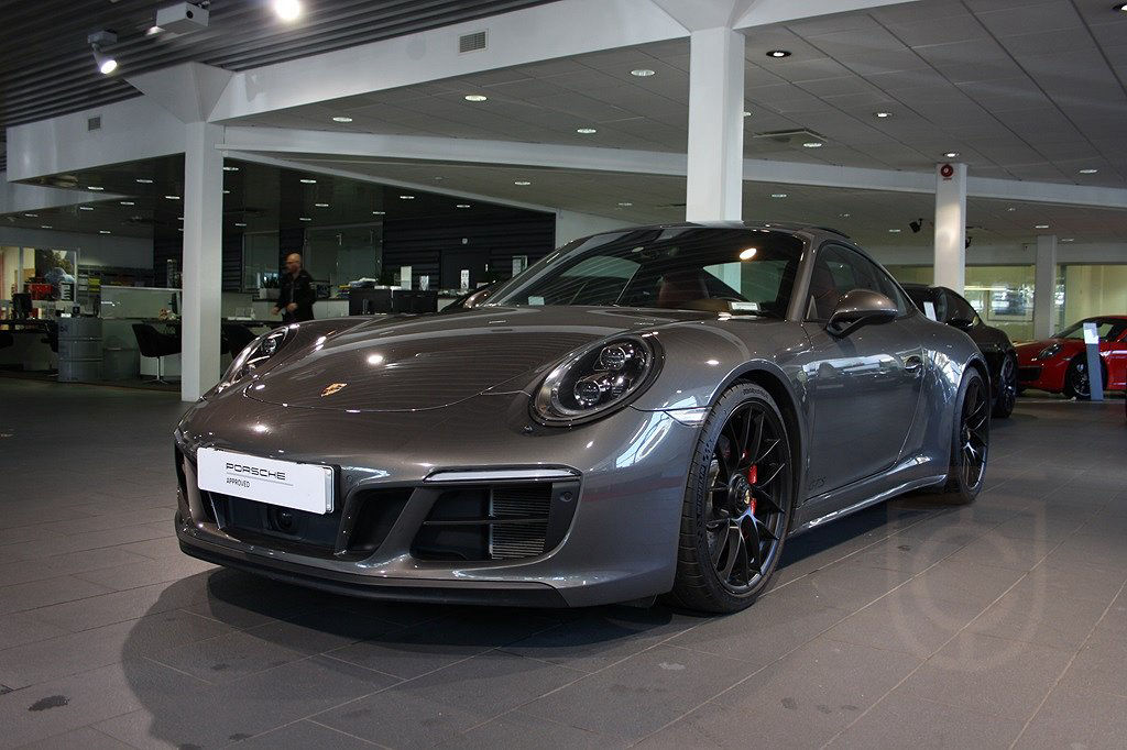 Porsche 911 Carrera GTS 991