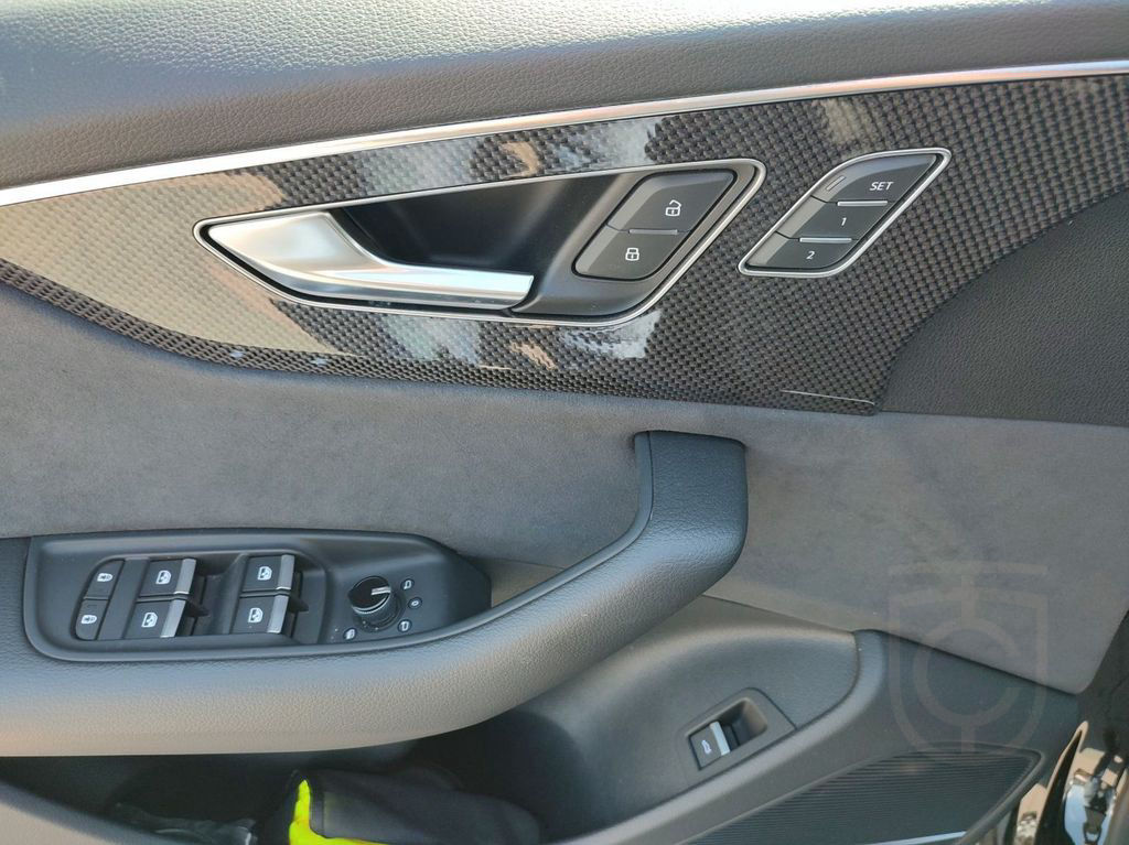 Audi SQ8 4.0 TFSI competition plus*Navi*Matrix*Alu*B&
