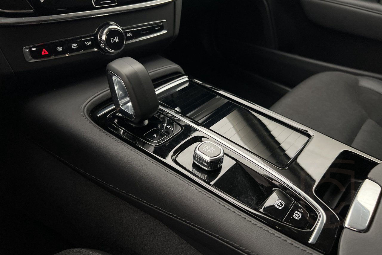 Volvo V90 Recharge T6 AWD Core Bright