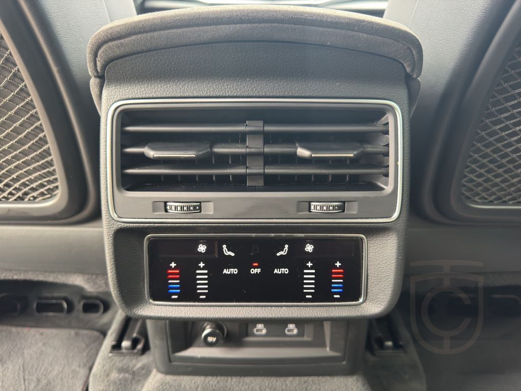 Audi RSQ8 4.0 TFSI quat./Matrix/StHz/HuD/B&O/Pano/HAL