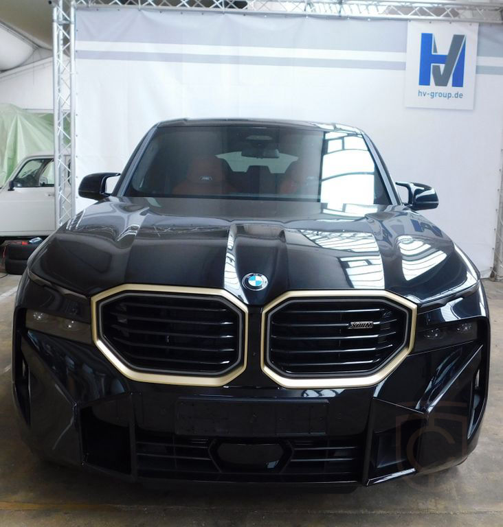 BMW XM (BMW Individual Merino/Soft-Close/Carbon)