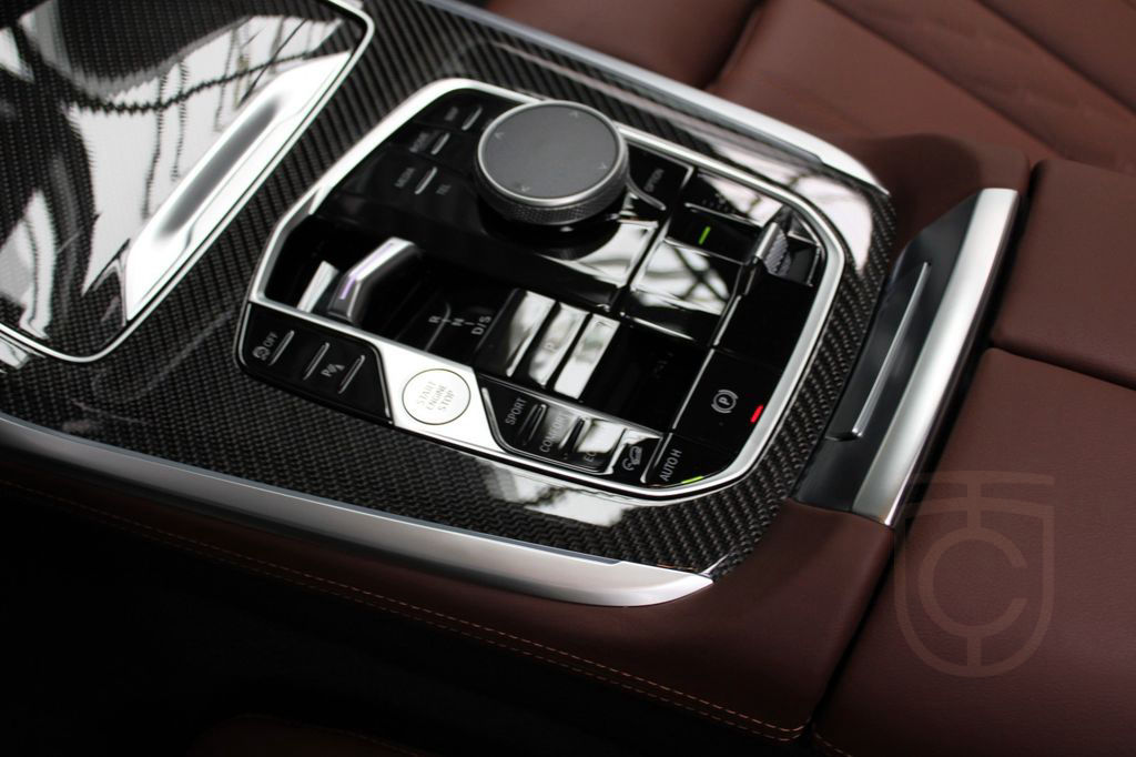 BMW X7 M60i M SPORT PAKET PRO/SKY-LOUNGE/FROZEN GREY