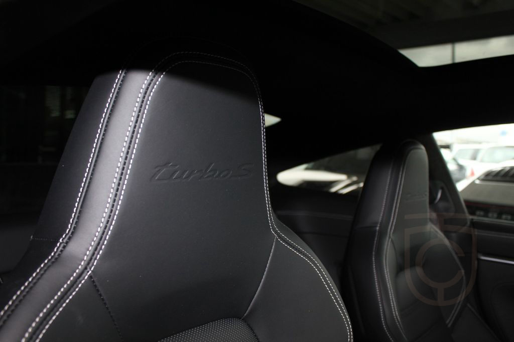 Porsche 992 Turbo S RHD/Sportabgas/SportDesign/GDach/SWA