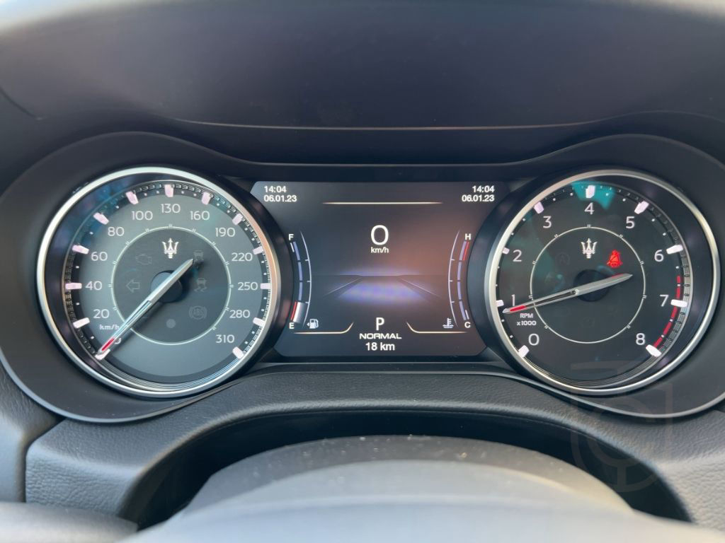 Maserati Ghibli MODENA 430PS AWD Bianco&Nero /Wow Effekt