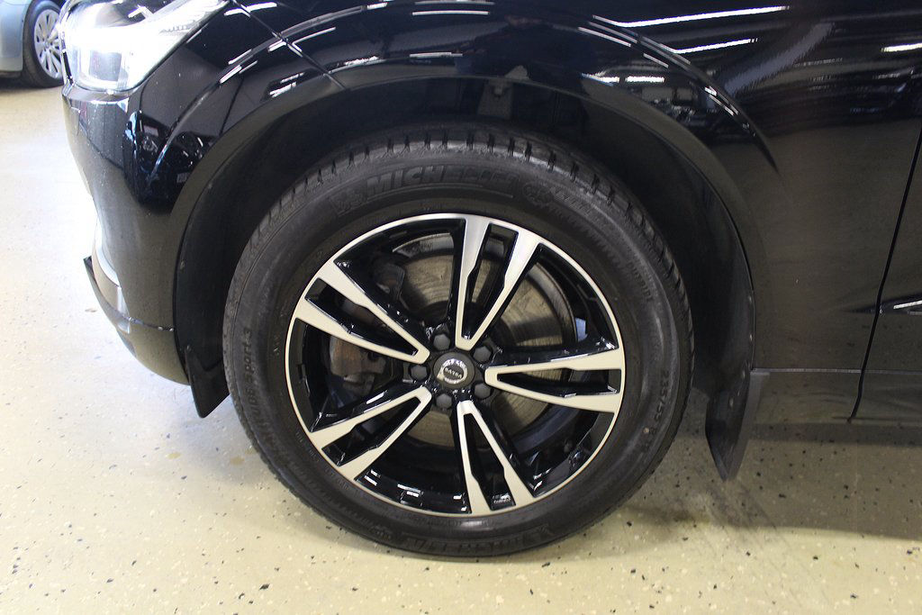 Volvo XC60 T5 AWD Momentum KAMPANJ RÄNTA 2,99% Aut VOC Dragkrok Navi 250hk