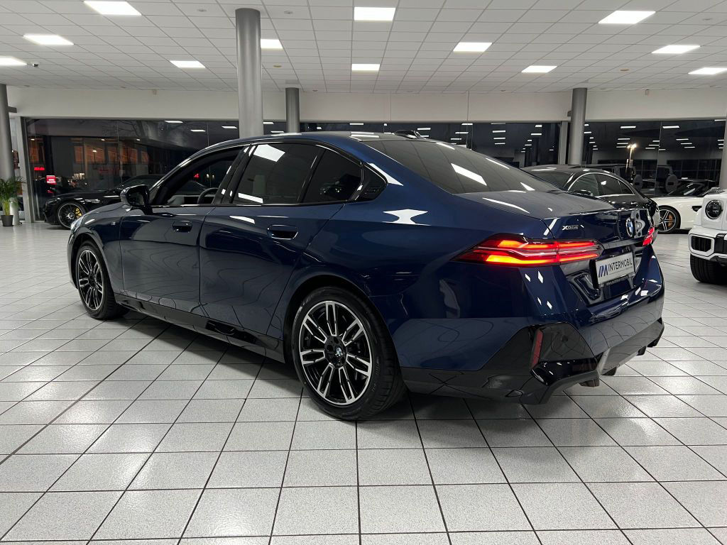 BMW 540 d xDrive M-Sport*HUD*PANO*B&W*KEYL*AHK*360°