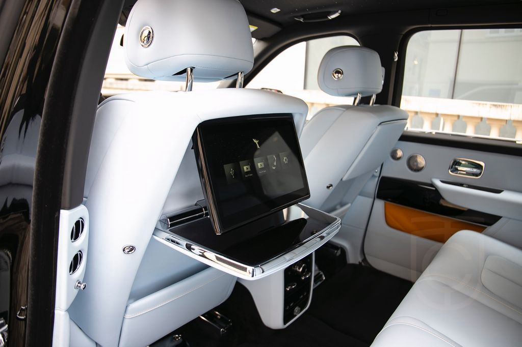 Rolls-Royce Cullinan - BLACK BADGE TRIM - STARLIGHT