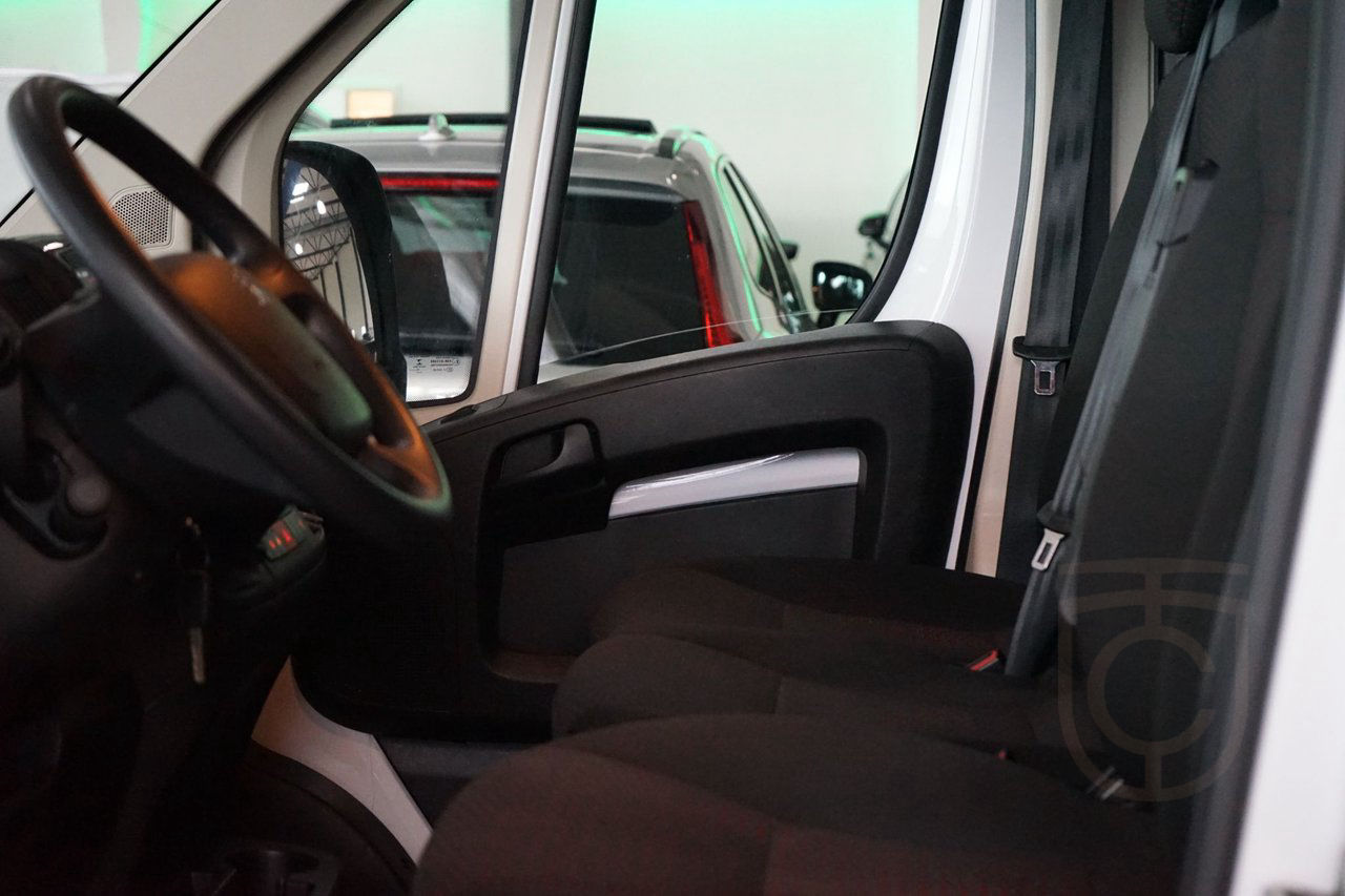 Peugeot Boxer Van 335 2.2 HDi Webasto