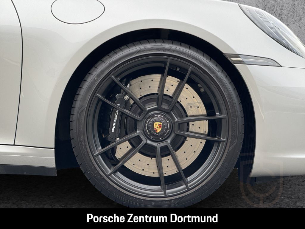Porsche 992 911 Targa 4 GTS BOSE Sportabgasanlage LED