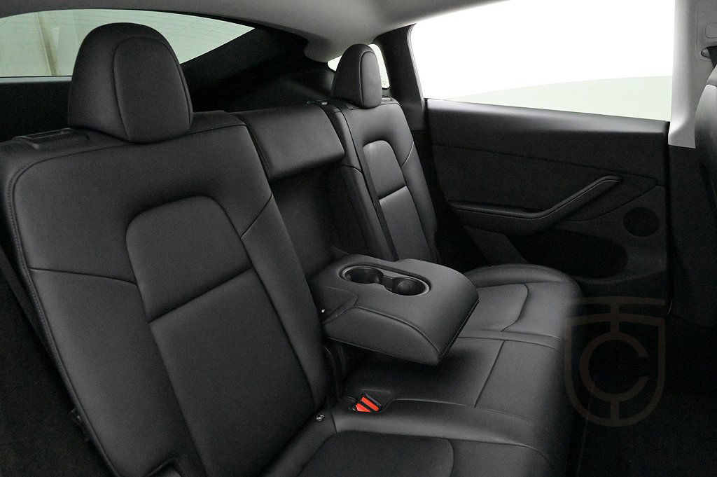 Tesla Model Y Standard Range RWD