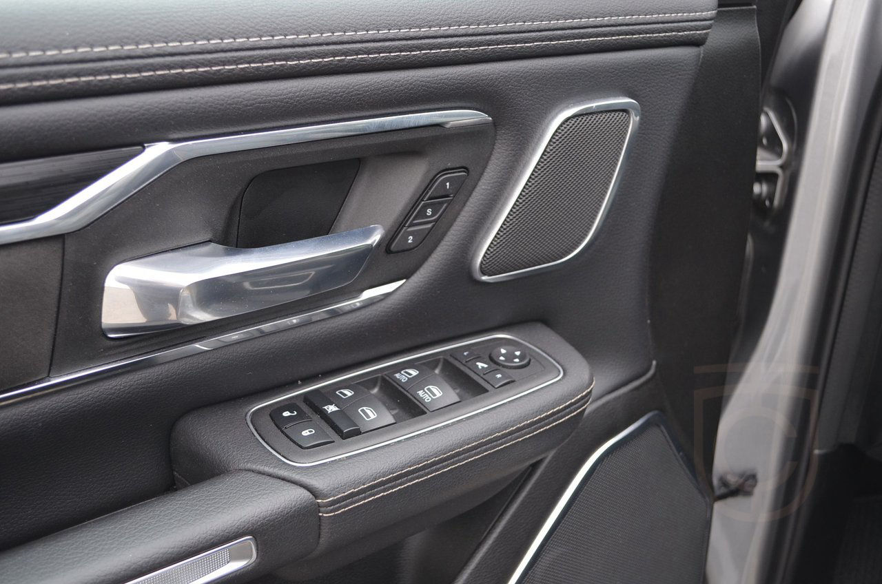 Dodge RAM 5.7 V8 HEMI AWD Laramie Black
