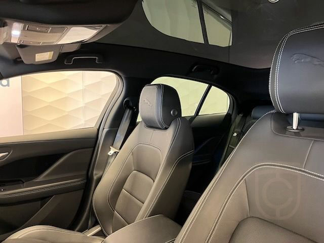 Jaguar I-Pace EV400 R-Dynamic