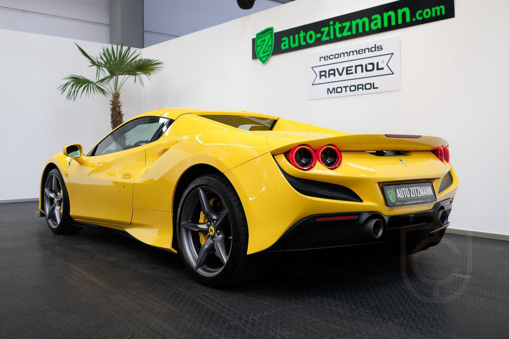 Ferrari F8 Spider/CARBON/LIFT/PASS.DISPL/RACINGSEATS/JBL