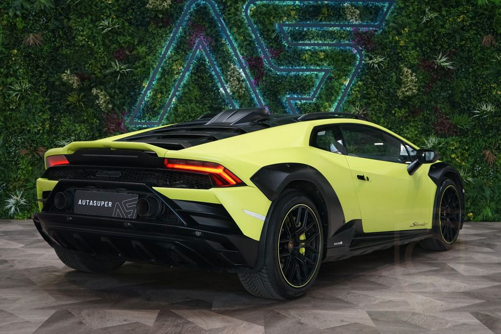 Lamborghini Huracán Sterrato*Ad-PERS*63*MATT*300.826€ NETTO