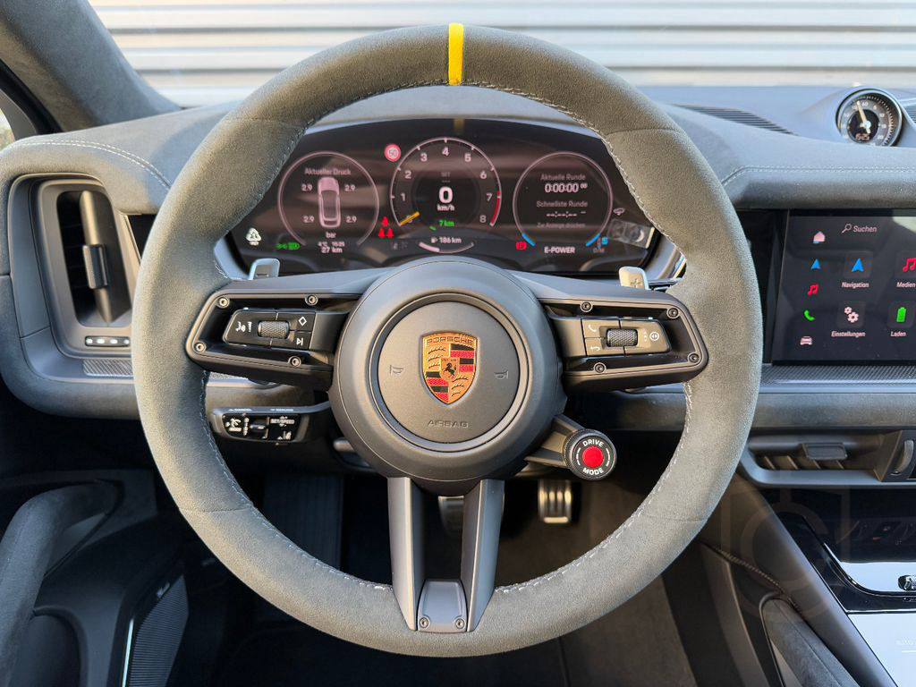 Porsche Cayenne Turbo E-Hybrid Coupe mit GT-Paket | PDCC